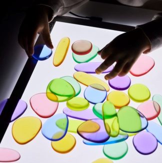 Pebbels i transparenta färger