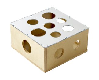 Spegellåda med sorteringshål